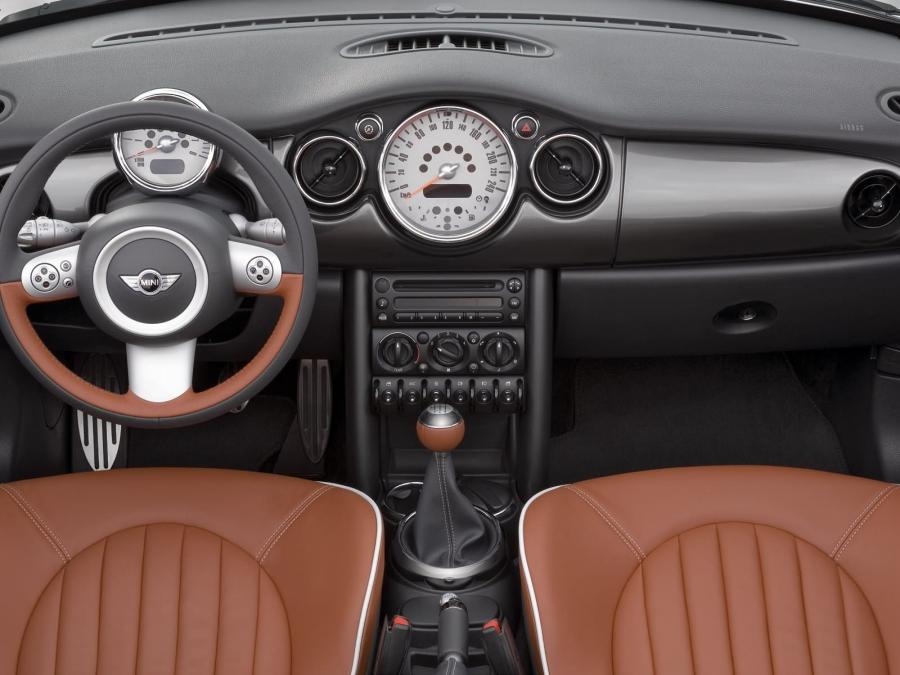  Mini Cooper S Cabrio Sidewalk 2006 года  (фото 3 из 19)